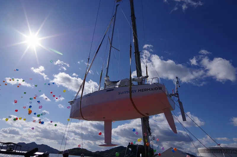 堀江謙一さんが2022年に太平洋横断に挑む19ftヨットが進水 ｜ KAZI online
